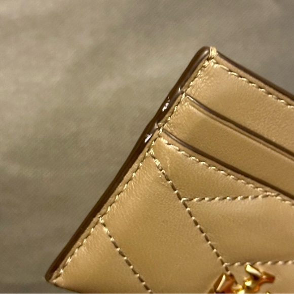 Tory Burch Kira Chevron Quilted Leather Case. Color: Sandpiper - Picture 5 of 5